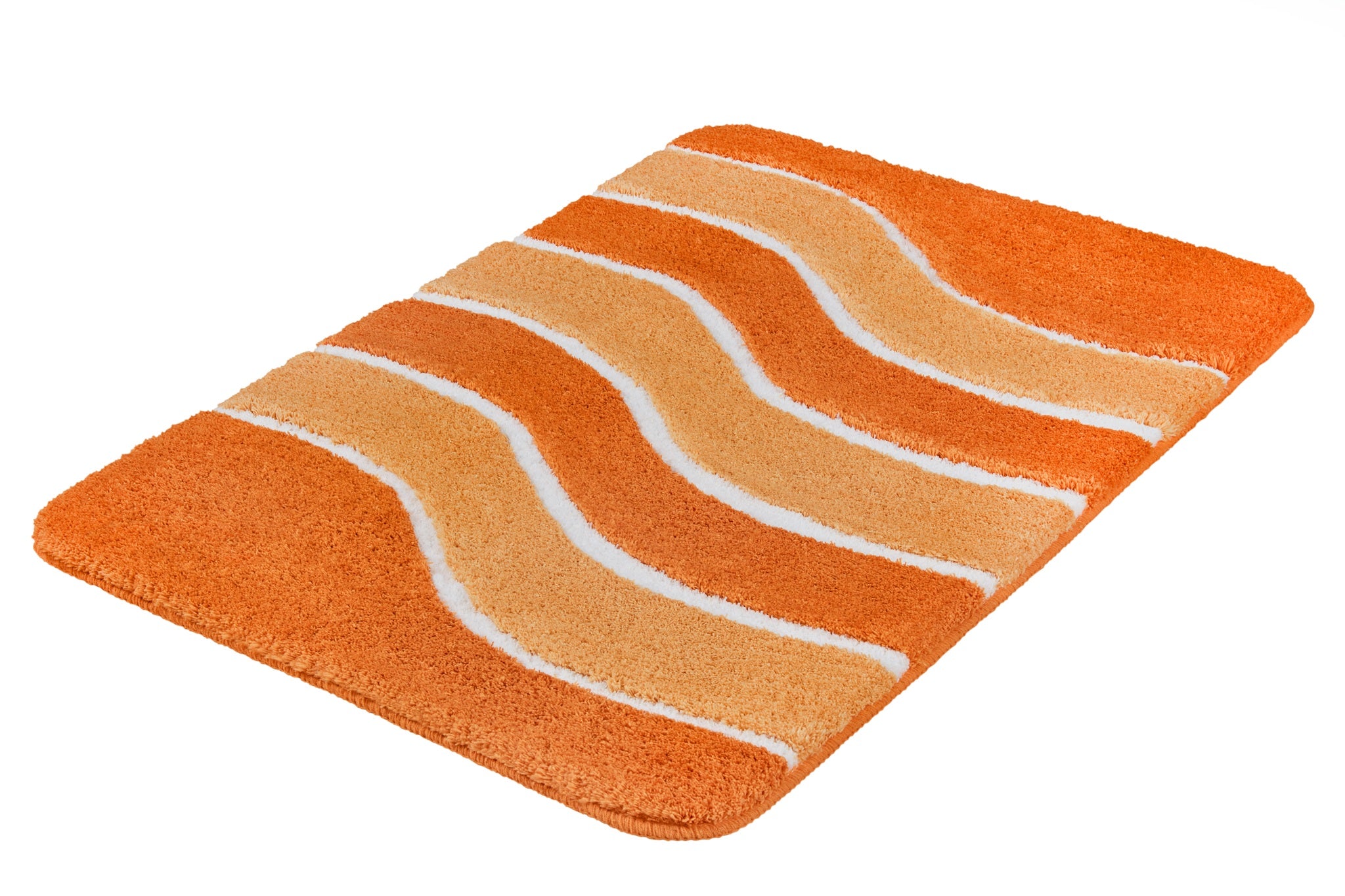 Orangefarbene Badematte mit wellenförmigen Streifen in Weiß und Beige.