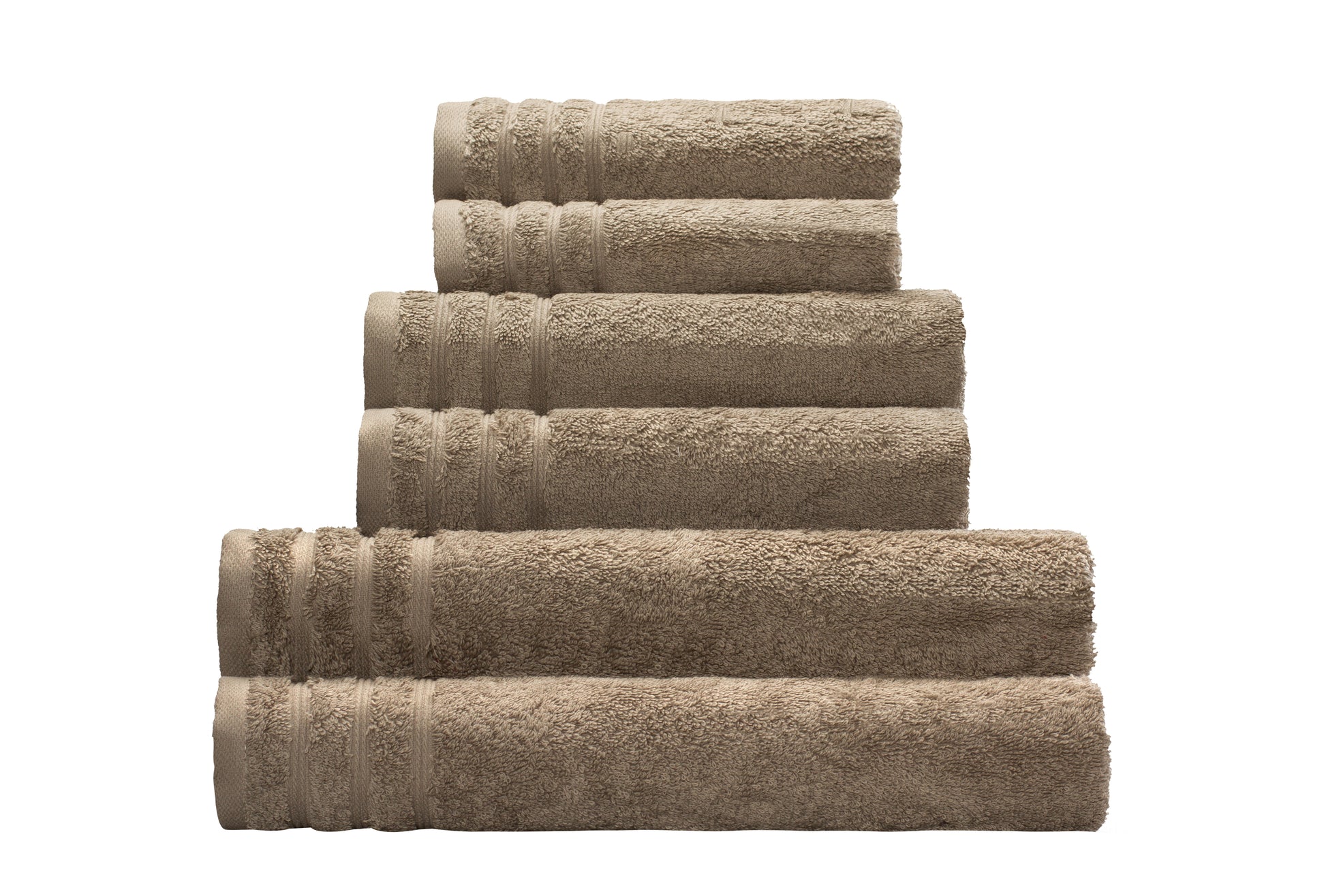 Gestapelte Frottier Handtücher ROYAL Basalt 50x100 cm in Beige auf weißem Hintergrund.