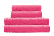 Gefaltete Frottier Handtücher ROYAL pink, darunter das Handtuch ROYAL Pink 50x100 cm.
