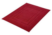 Rechteckige bordeauxrote Badematte mit breitem, schlichtem Rand Design
