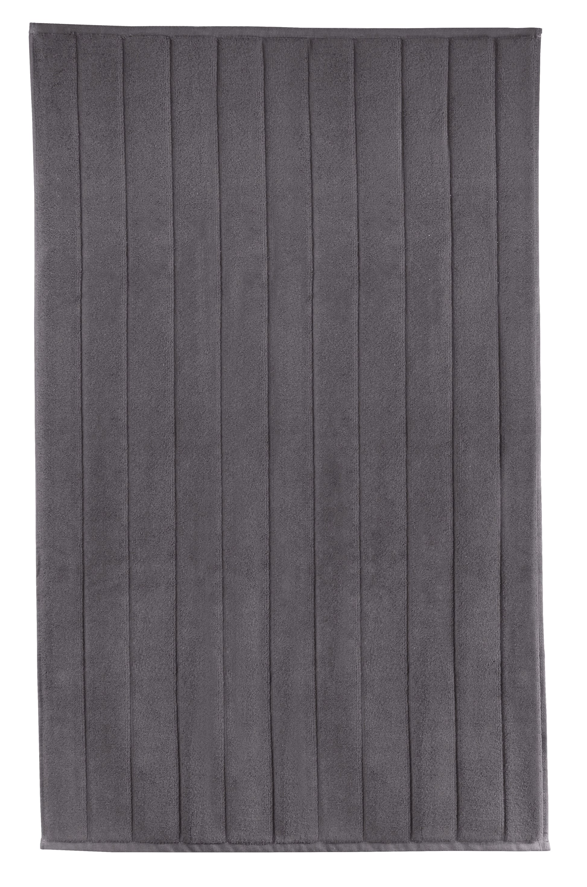 Graue rechteckige Badematte mit längs verlaufenden Streifenstruktur