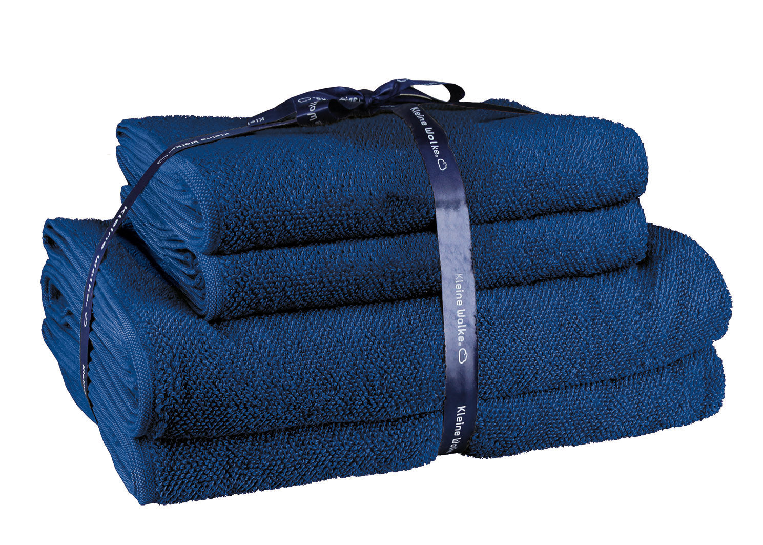 Gefaltetes Frottier-Set CHILL in Atlantikblau mit vier Hand- und Duschtüchern, mit Band gebunden.