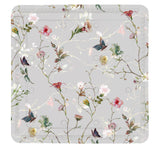 Quadratische Badematte mit zartem Blüten- und Schmetterlingmotiv