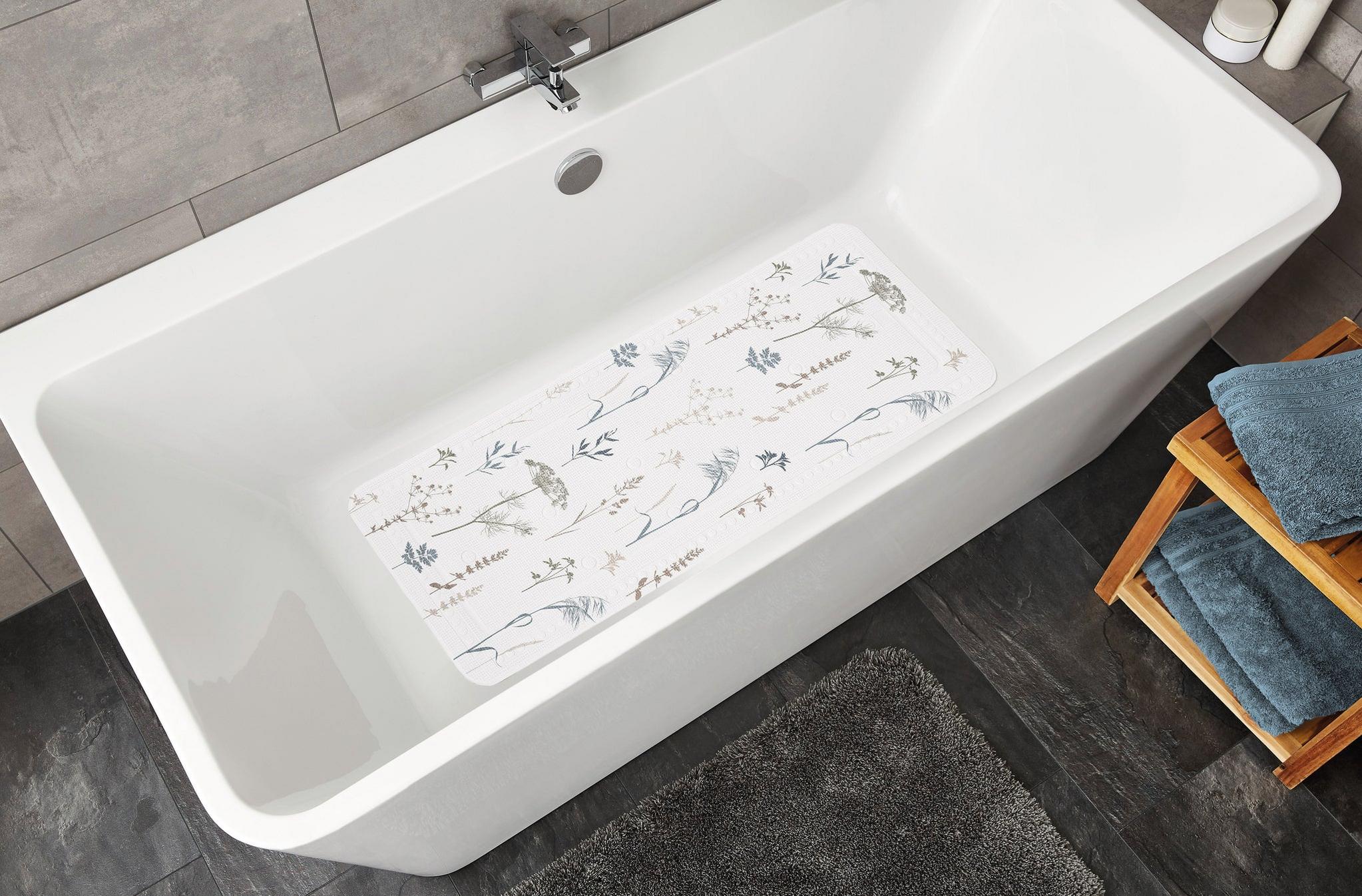 Weiße Badewanne mit rutschfester Badematte im floralen Design innen
