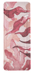 Badematte mit abstraktem Blattmuster in Rosa- und Rottönen, Gummioberfläche