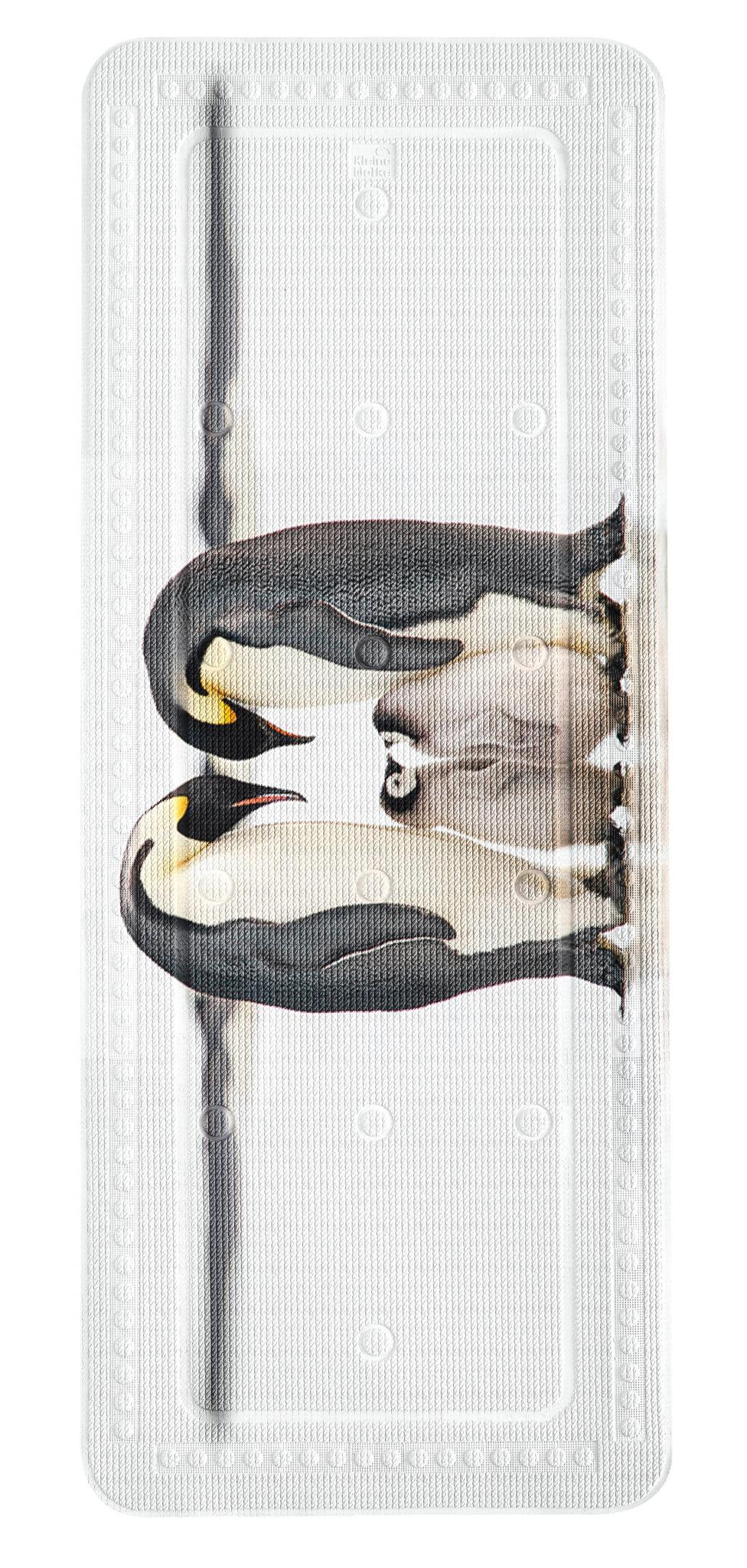 Weiße Badematte mit spiegelbildlichem Motiv zweier Pinguine zentral