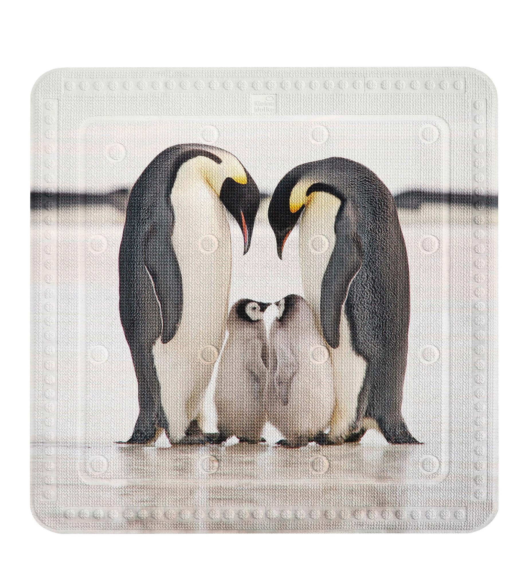 Zwei Kaiserpinguine stehen schützend über einem Pinguinküken auf Eis