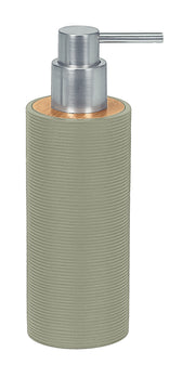 Seifenspender KYOTO Schilf aus geriffelter Keramik mit Holz- und Metallpumpe in Nahansicht.