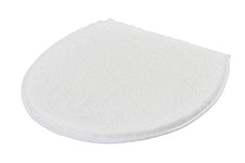 Weißer ovaler WC-Deckelbezug aus weichem Frottee auf weißem Untergrund