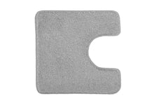 Graue, rechteckige WC-Vorlage mit Aussparung für den Toilettensockel