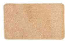 Rechteckige beige Badematte mit weicher, dichter Textur von oben gesehen