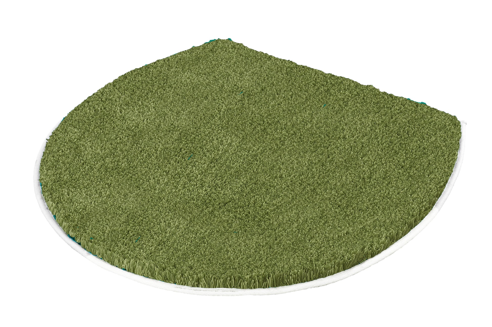 Halbrunde grüne Badematte mit Rand, liegend auf weißem Hintergrund