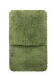 Grüner rechteckiger Hochflor-Badteppich, einmal gefaltet dargestellt