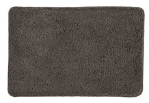 Rechteckige, hochflorige Badematte in Dunkelgrau von oben fotografiert