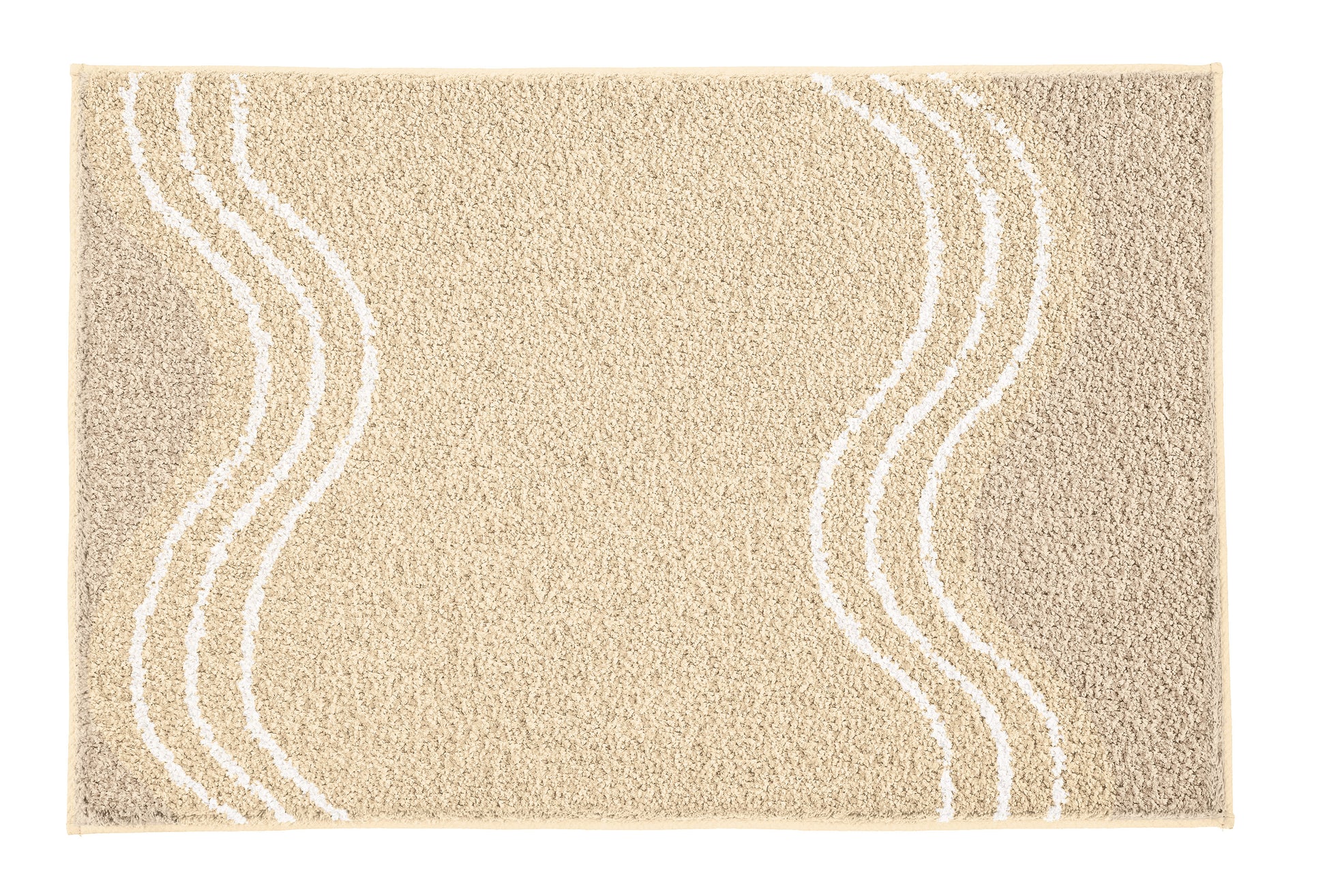 Badteppich MOVE Sandbeige 60 x 90 cm liegt flach mit geschwungenem Linienmuster auf hellem Untergrund.