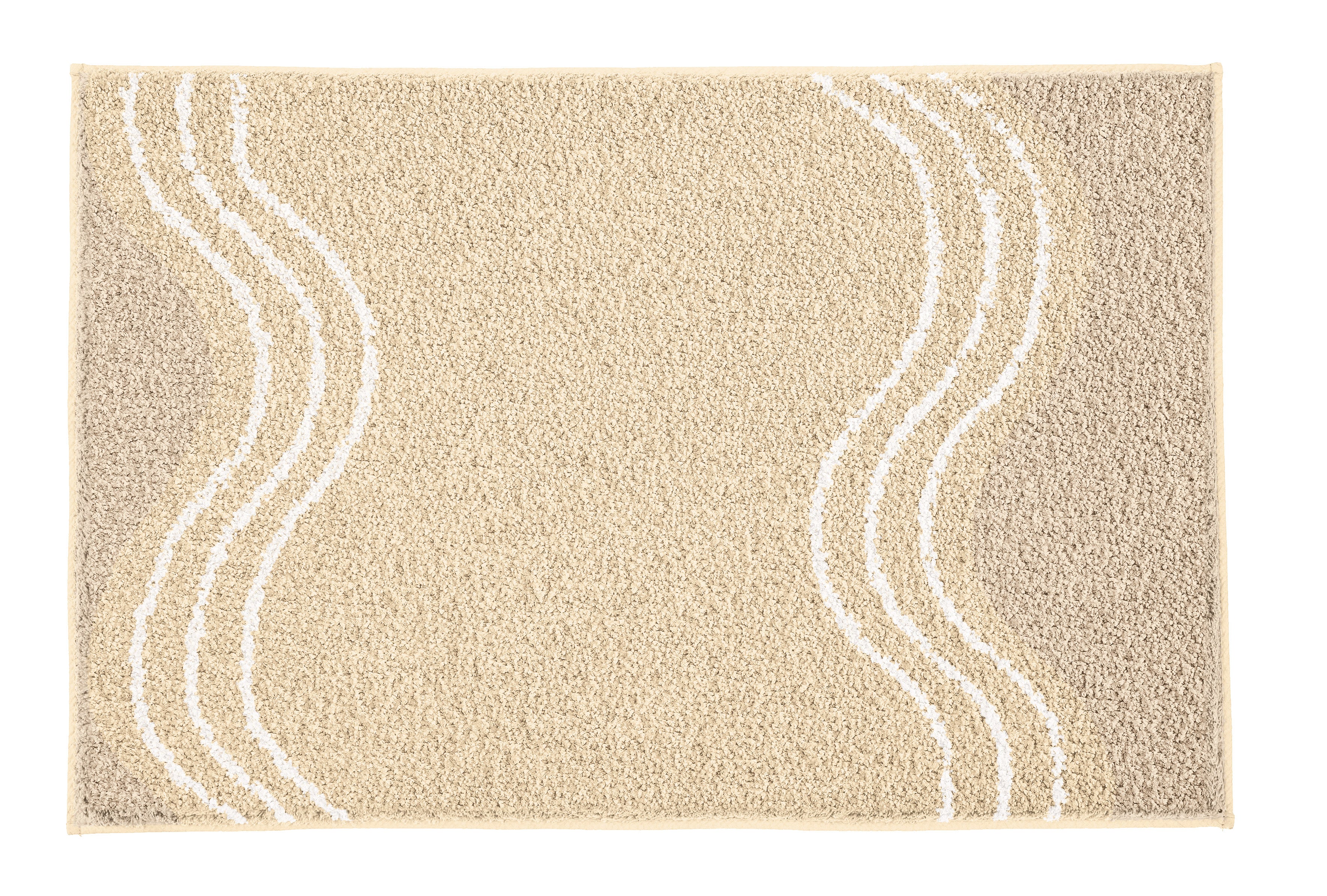 Badteppich MOVE Sandbeige 60 x 90 cm liegt flach mit geschwungenem Linienmuster auf hellem Untergrund.