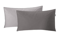 Zwei rechteckige Kopfkissenbezüge in Hellgrau und Dunkelgrau aus Baumwolle