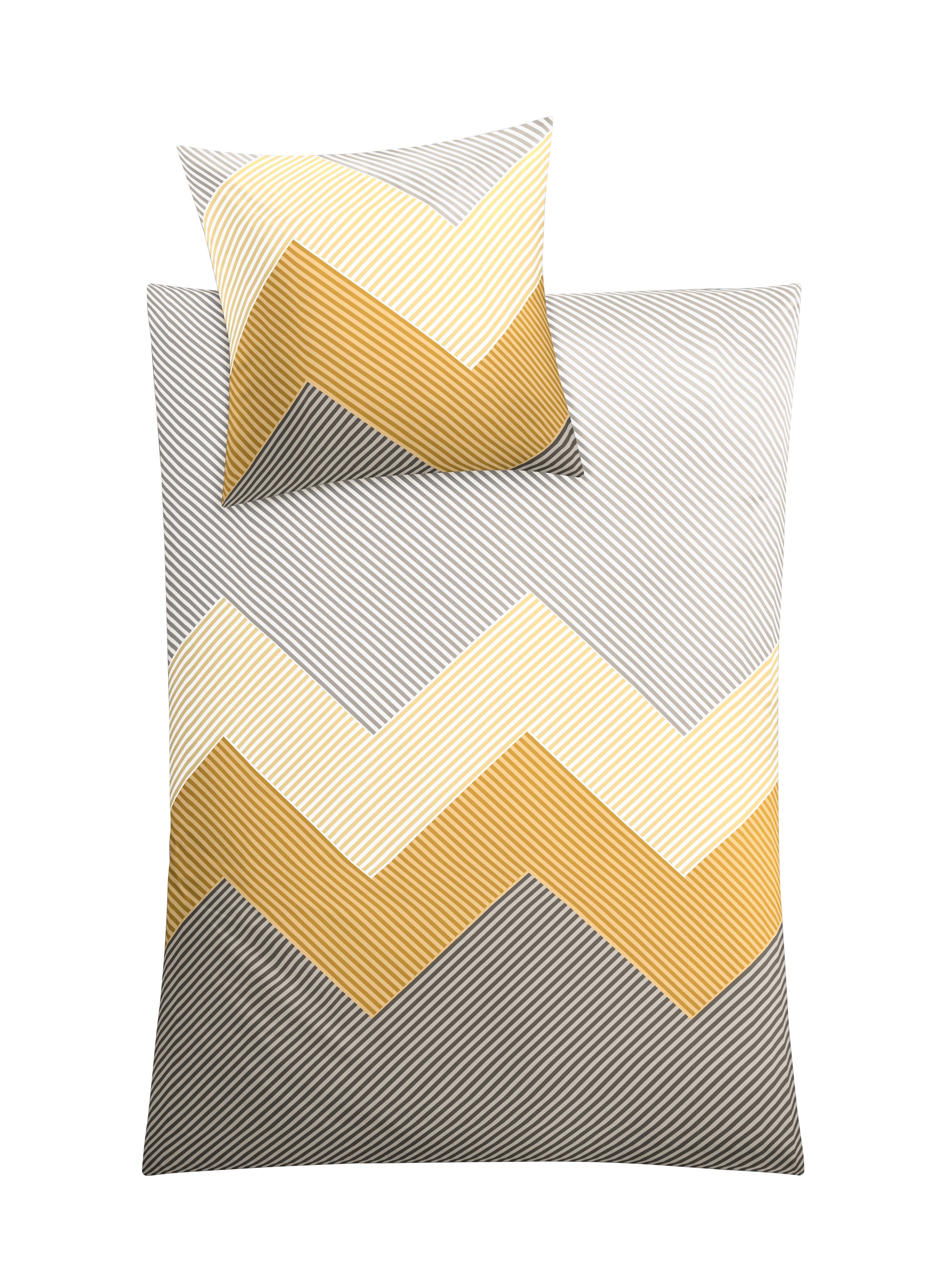 Bettwäsche Satin LYKKE Goldgelb mit Zickzackmuster in 135x200 cm und 80x80 cm ist auf dem Bild zu sehen.
