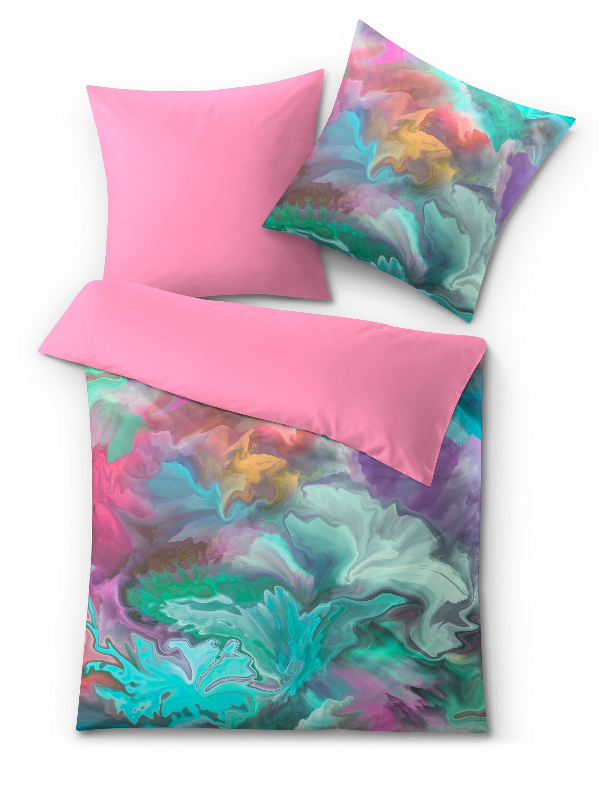 Die Bettwäsche Satin FUSION Multicolor zeigt abstraktes Muster mit rosa Rückseite auf Bett.