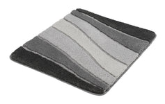 Rechteckige Badematte mit breiten, gewellten Streifen in Grautönen