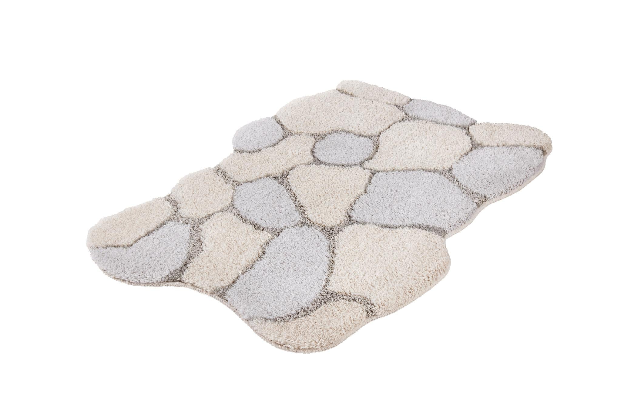 Ein flauschiger Badteppich in Beige und Grau mit Wabenmuster.