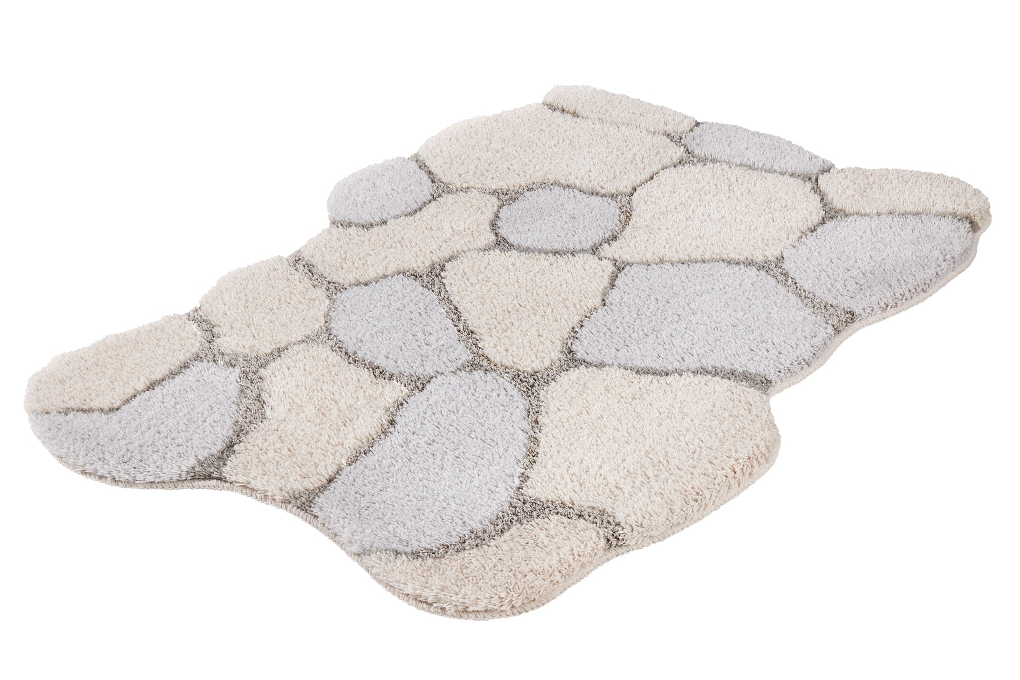 Der flauschige Teppich zeigt ein Steinmuster in Beige und Grau.