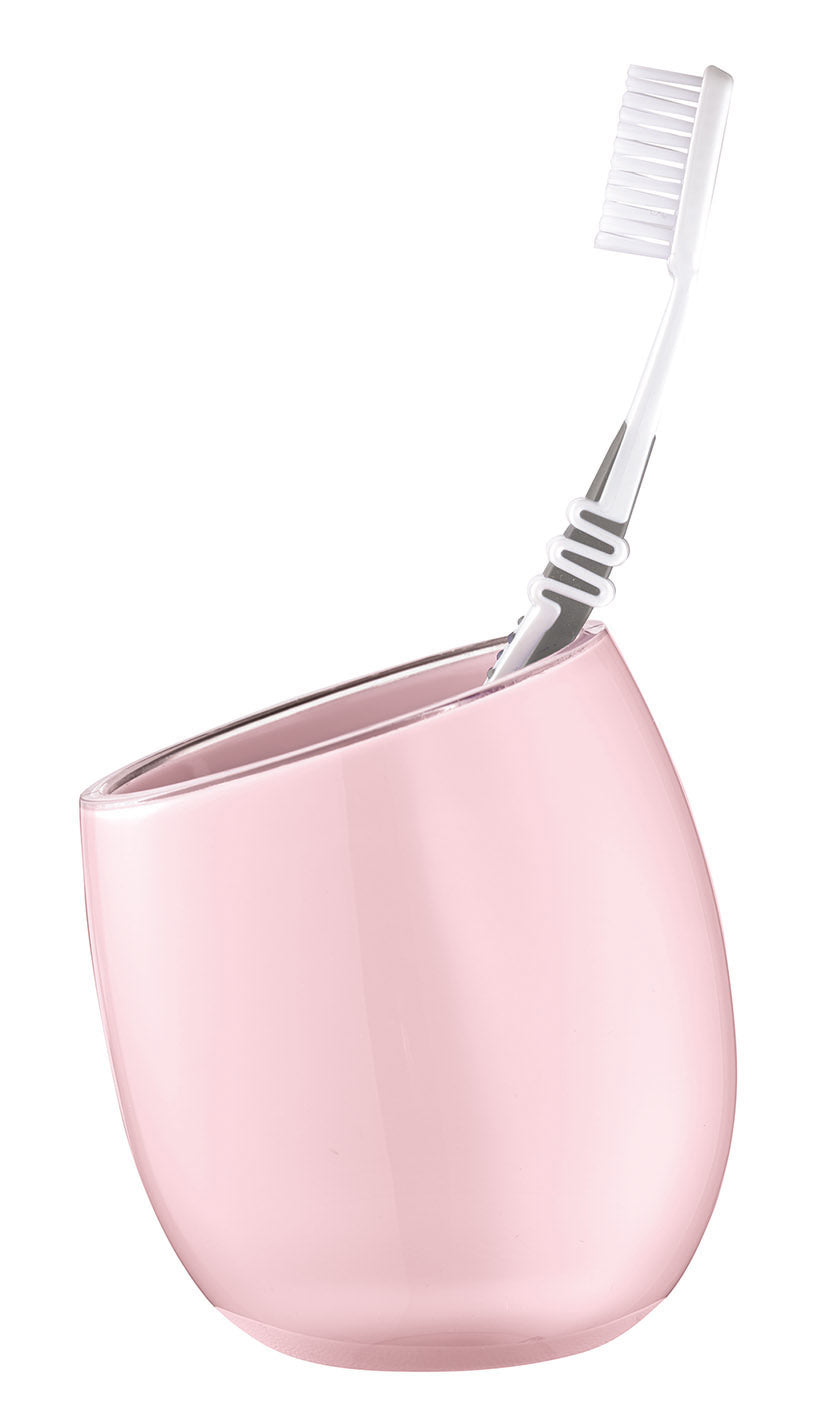 Zahnputzbecher ELLA Nelke in Rosa steht mit weißer Zahnbürste vor weißem Hintergrund.