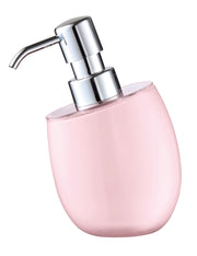 Seifenspender ELLA Nelke steht schräg vor weißem Hintergrund.