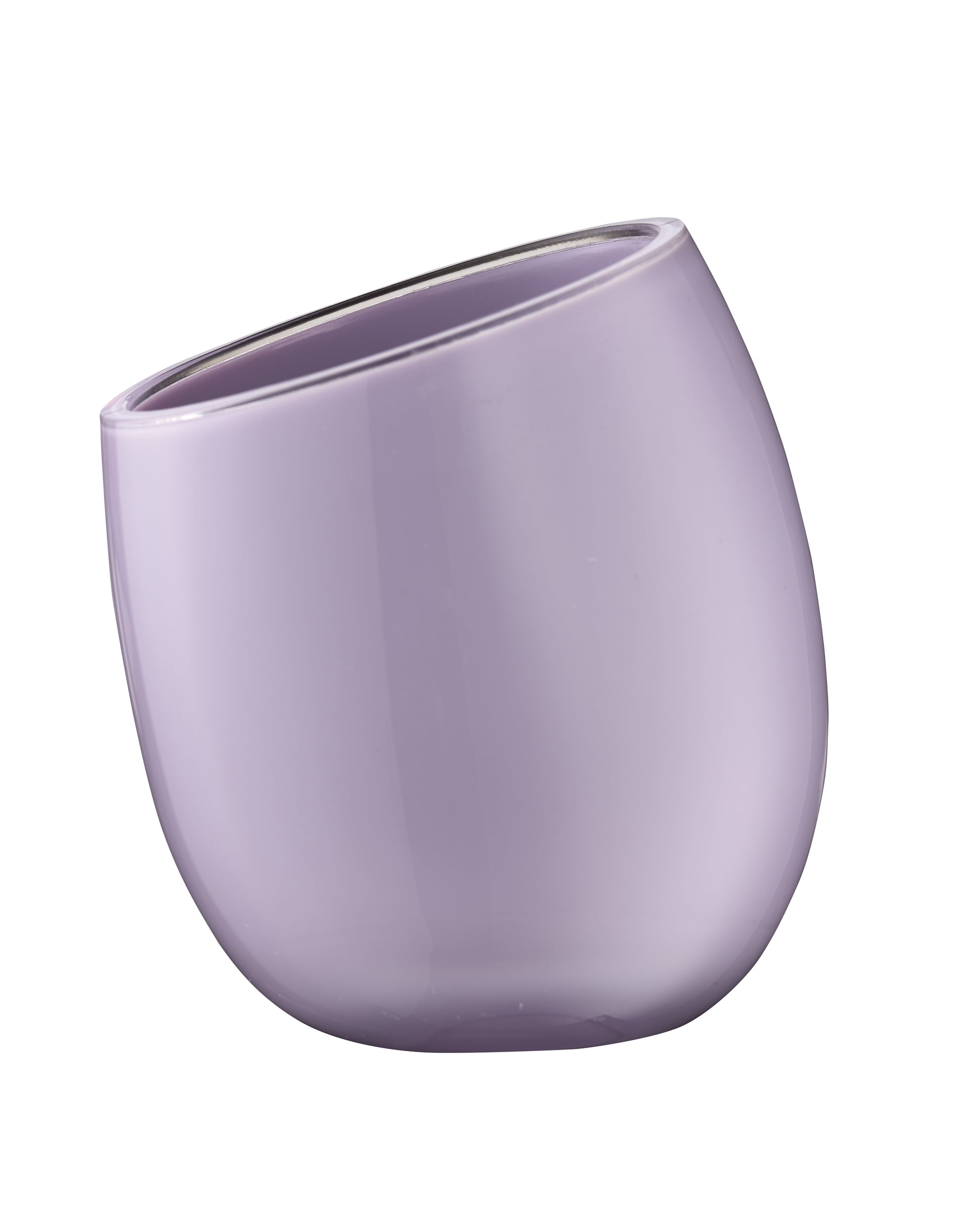 Zahnputzbecher ELLA in Flieder steht schräg und glänzend vor neutralem Hintergrund.