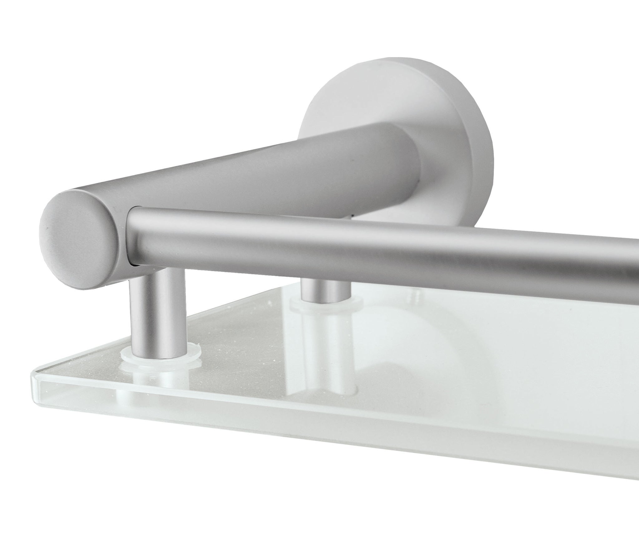 Nahaufnahme der Glasablage APOLLO Milky mit mattem Metallhalter an der Wand.