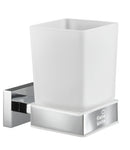 Wandhalterung aus Chrom mit eckigem weiß mattem Zahnputzbecher aus Glas