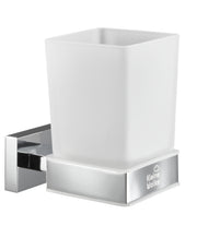 Wandhalterung aus Chrom mit eckigem weiß mattem Zahnputzbecher aus Glas