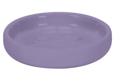 Runde, flache Seifenschale aus Keramik in zartem Fliederton gehalten