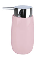 Rosa Seifenspender aus Keramik mit silbernem, glänzendem Pumpaufsatz