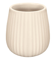 Keramikbecher in Creme mit vertikaler Rillenstruktur