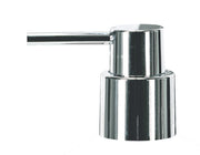 Ersatz-Spenderpumpe CRACKLE silberfarben als glänzender Aufsatz eines Seifenspenders.