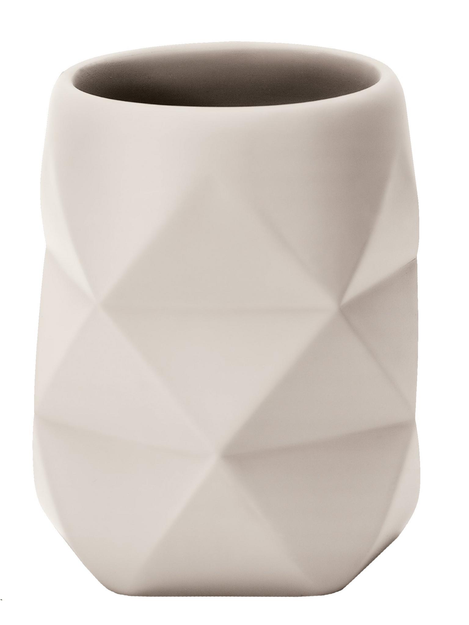 Becher aus Keramik in Beige mit facettierter, geometrischer Oberfläche