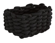 Der Aufbewahrungskorb FELLONE Schwarz M steht als geflochtener schwarzer Korb vor weißem Hintergrund.