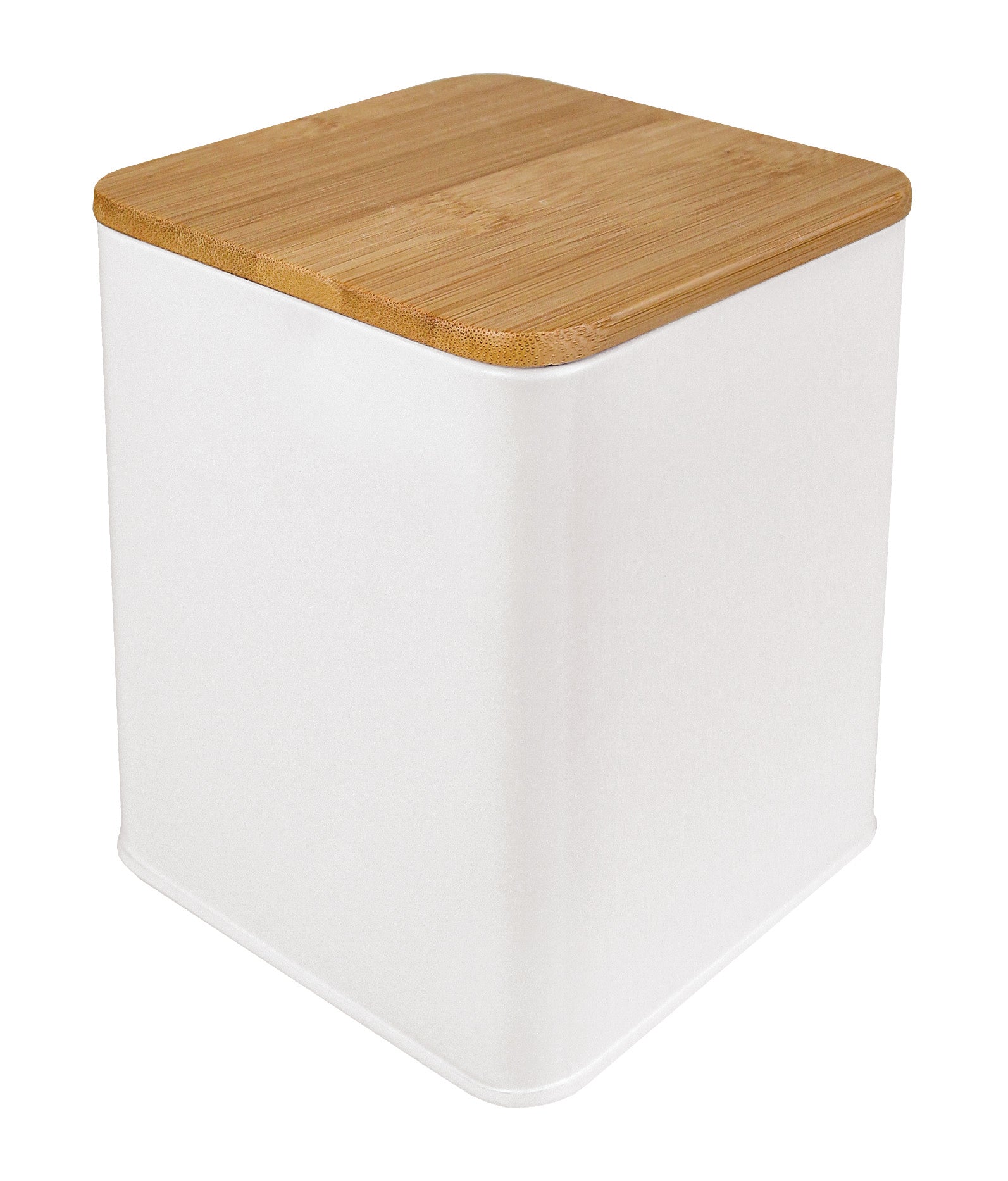 Weiße Aufbewahrungsbox CASSONE M mit eckigem Bambusdeckel steht freigestellt.