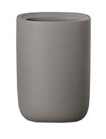 Grauer, zylindrischer Zahnputzbecher aus matter Keramik ohne Muster