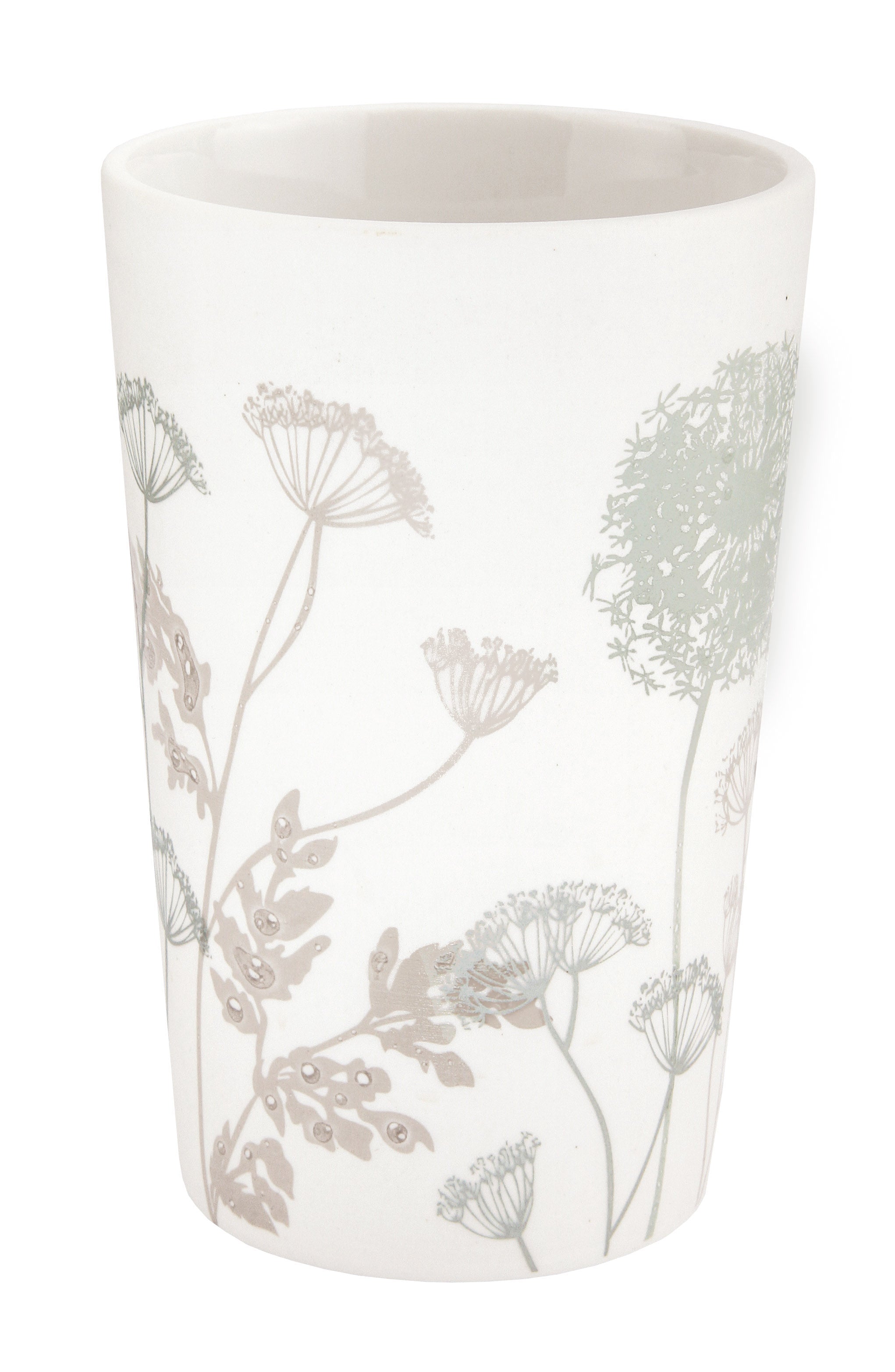 Zahnputzbecher SAVANNAH Nebel mit zartem floralen Muster vor weißem Hintergrund steht aufrecht.