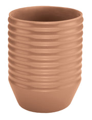 Zahnputzbecher GOLA Platane aus geriffelter Keramik steht freigestellt vor weißem Hintergrund.