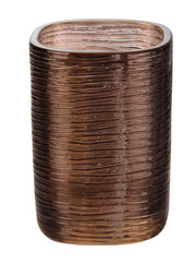 Zahnputzbecher QUBO Nussbraun steht als brauner Becher mit Struktur auf weißem Hintergrund.