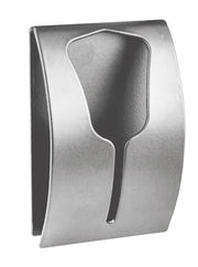 Metallischer Wandhalter mit eingestanzter Silhouette einer Bürste