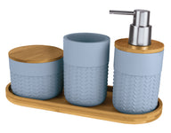 Blaues Badaccessoire-Set mit Spender, Becher und Dose auf Bambustablett