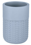 Hellblauer Zahnputzbecher mit rautenförmiger Struktur am unteren Teil
