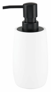 Der Seifenspender DAILY Weiß steht freistehend mit schwarzem Pumpkopf im Bild.