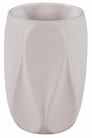 Zahnputzbecher TREVI seidenfarben steht freistehend vor weißem Hintergrund.