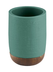 Grüner Zahnputzbecher mit Holzfuß in zylindrischer Form unten aus Holz