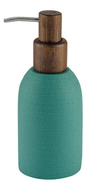 Türkiser Seifenspender mit Holzpumpe und Metallauslauf in Nahaufnahme